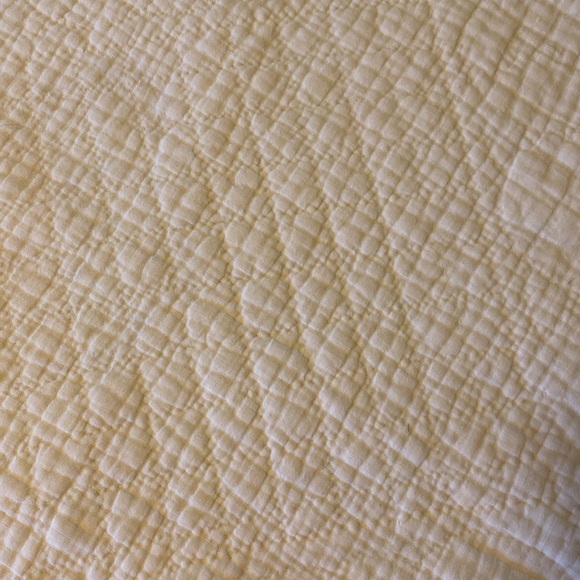 Vintage Embroidered Lightweight Quilt 84”X64” - Picture 5 of 8